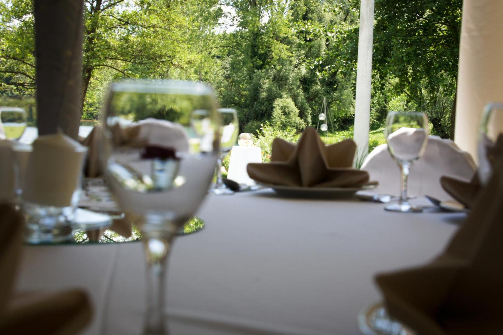 Bed And Breakfast Restaurant Dp Donji Zvecaj Exterior photo
