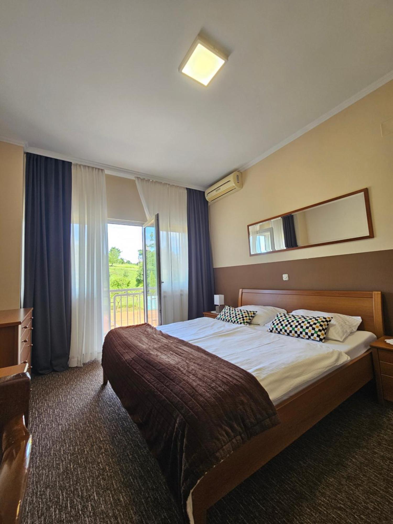 Bed And Breakfast Restaurant Dp Donji Zvecaj Room photo
