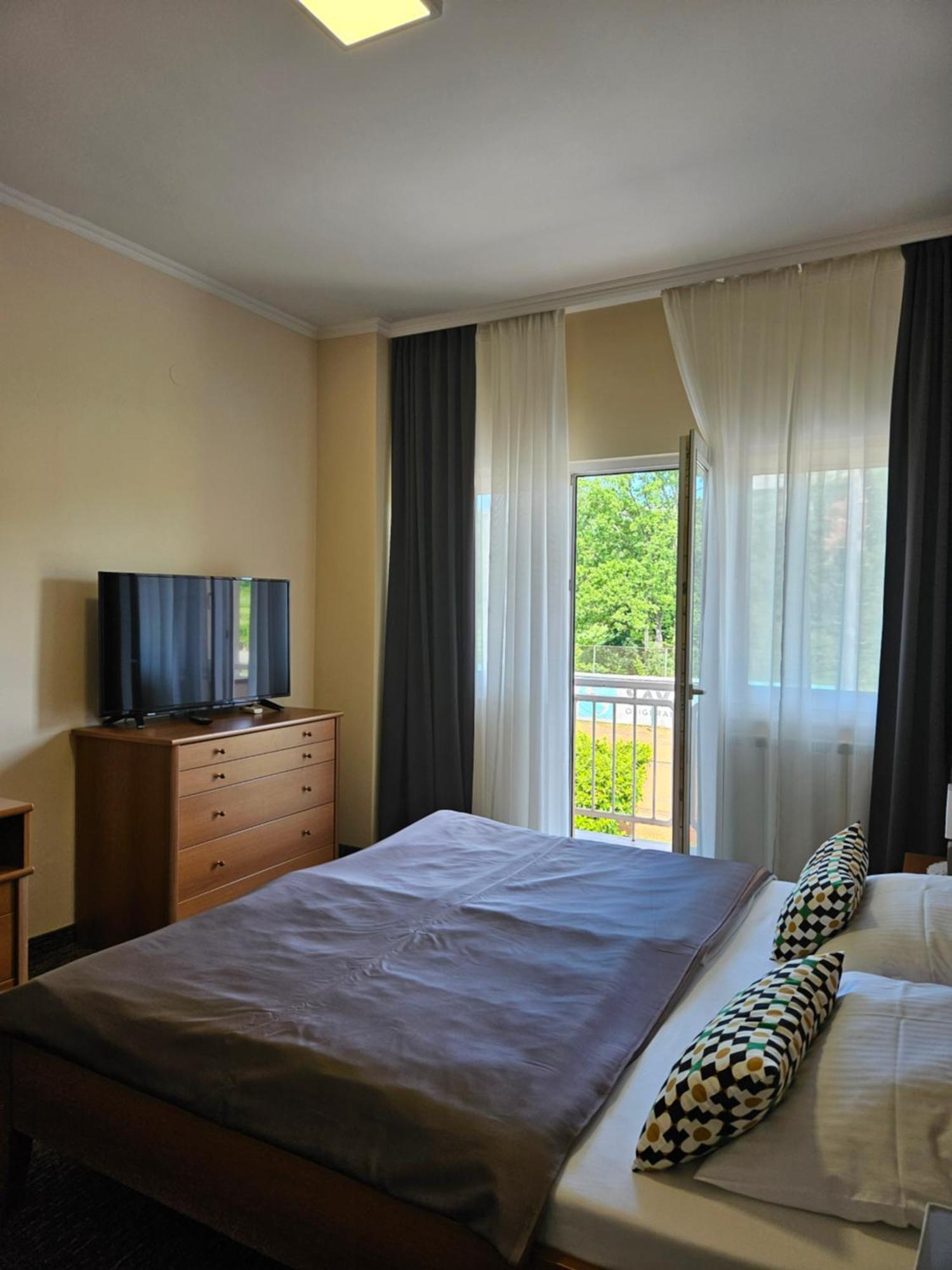 Bed And Breakfast Restaurant Dp Donji Zvecaj Room photo