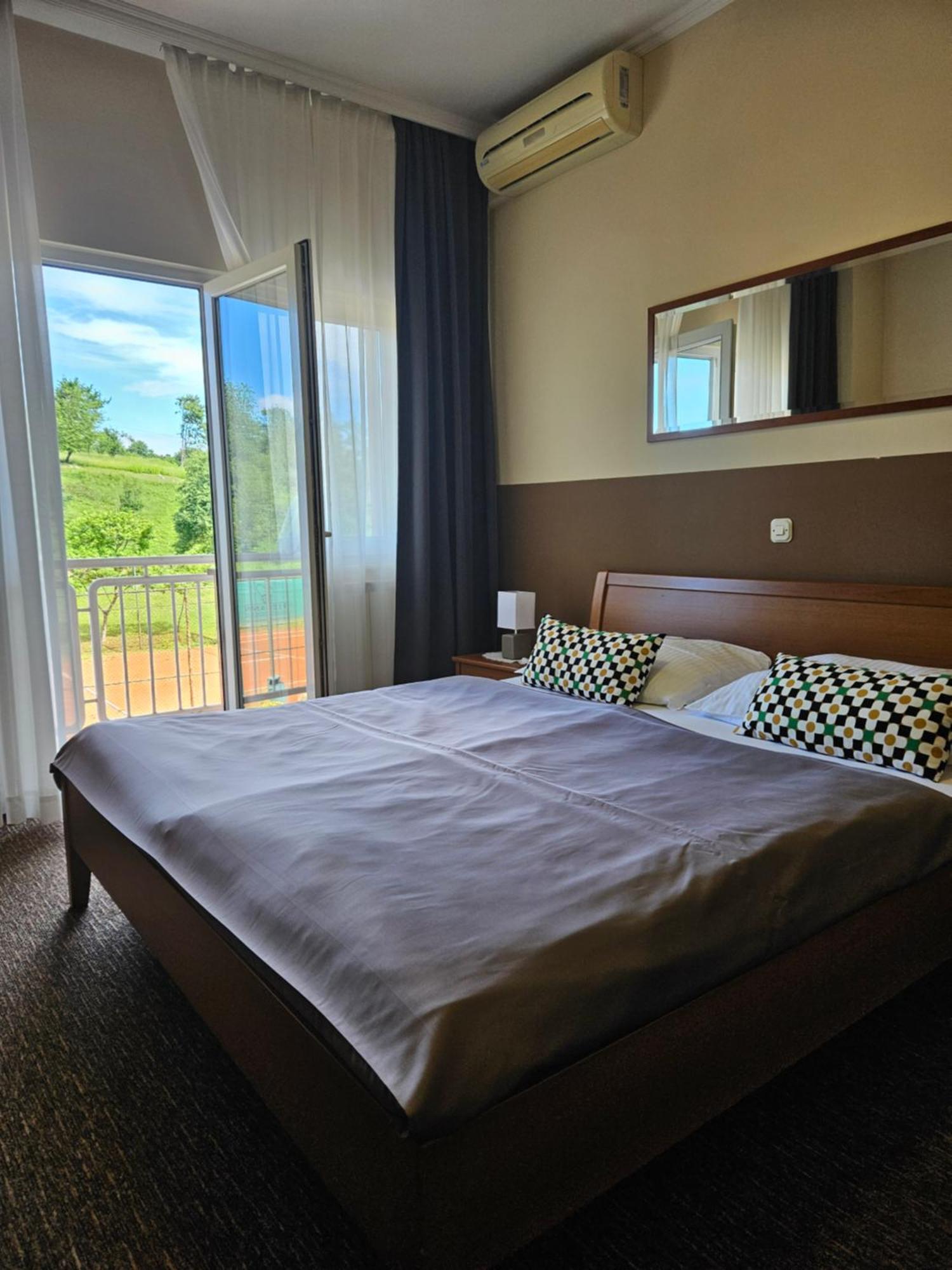 Bed And Breakfast Restaurant Dp Donji Zvecaj Room photo